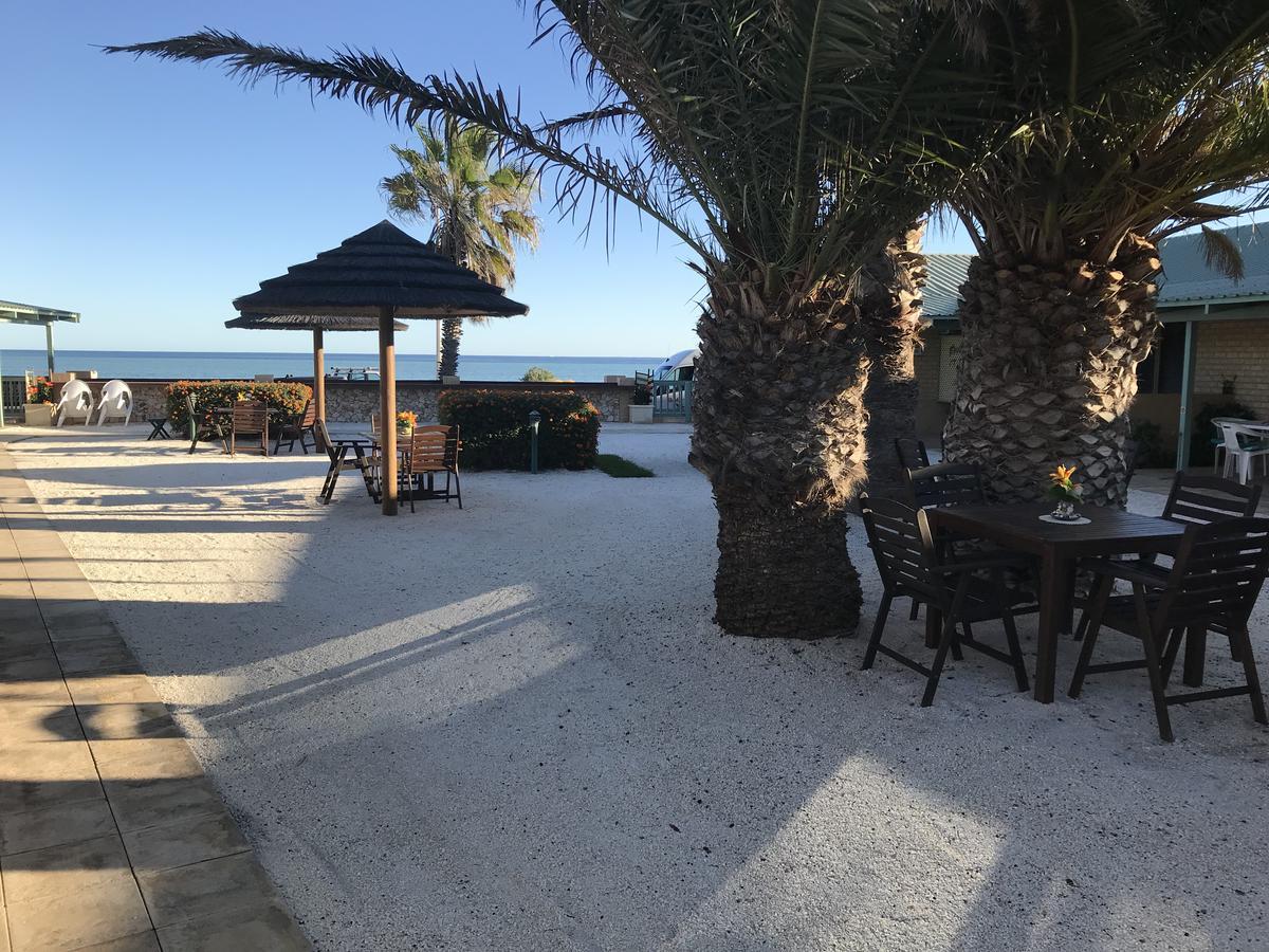 Shark Bay Seafront Apartments Denham Eksteriør billede